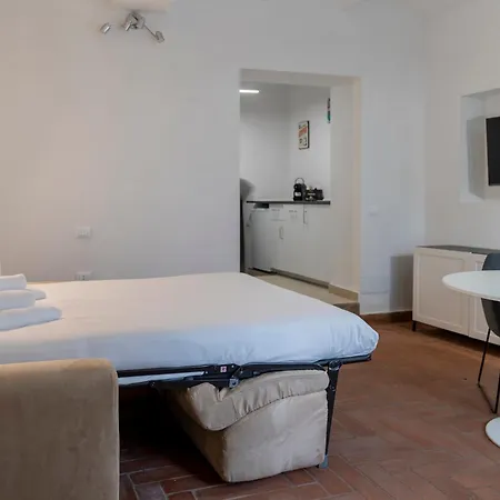 Flat - Lungara 44a *